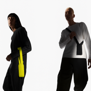 معرفی iPhone Pocket؛ همکاری اپل و ISSEY MIYAKE برای تجربهای نو در حمل آیفون